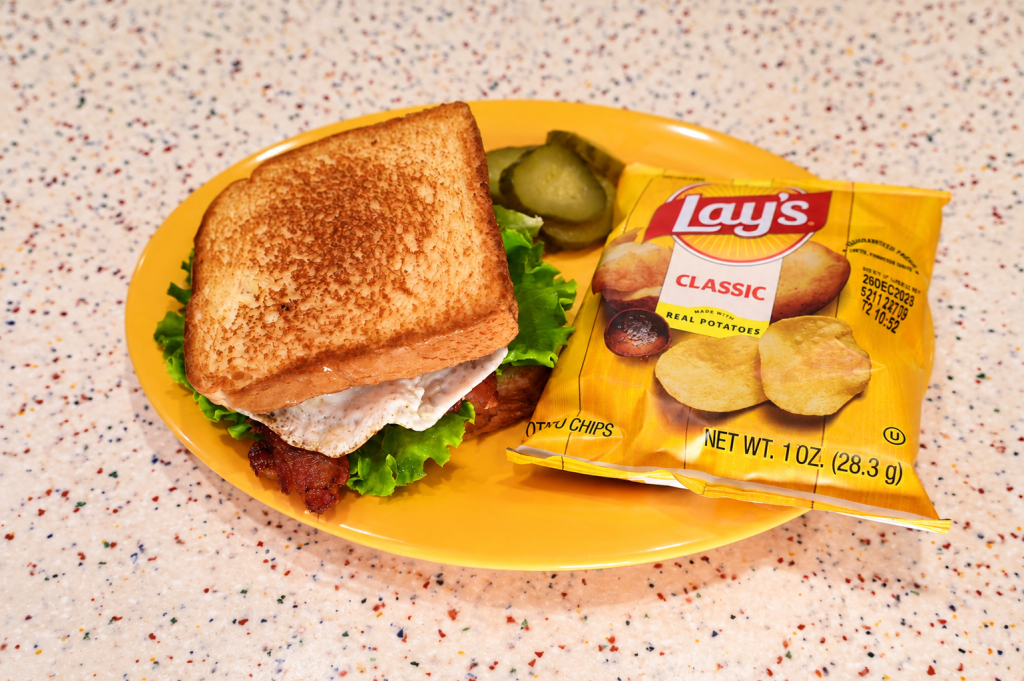 Bacon, Lettuce & Tomato With chips